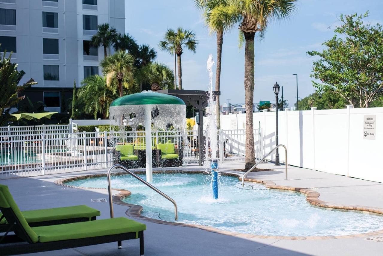 Holiday Inn & Suites Across From Universal Orlando By Ihg Exterior photo