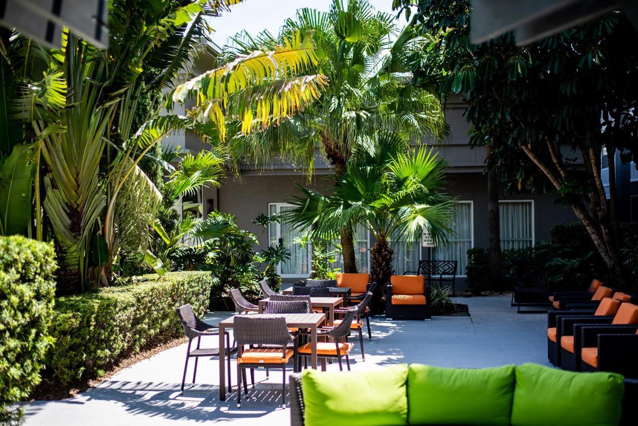 Holiday Inn & Suites Across From Universal Orlando By Ihg Exterior photo