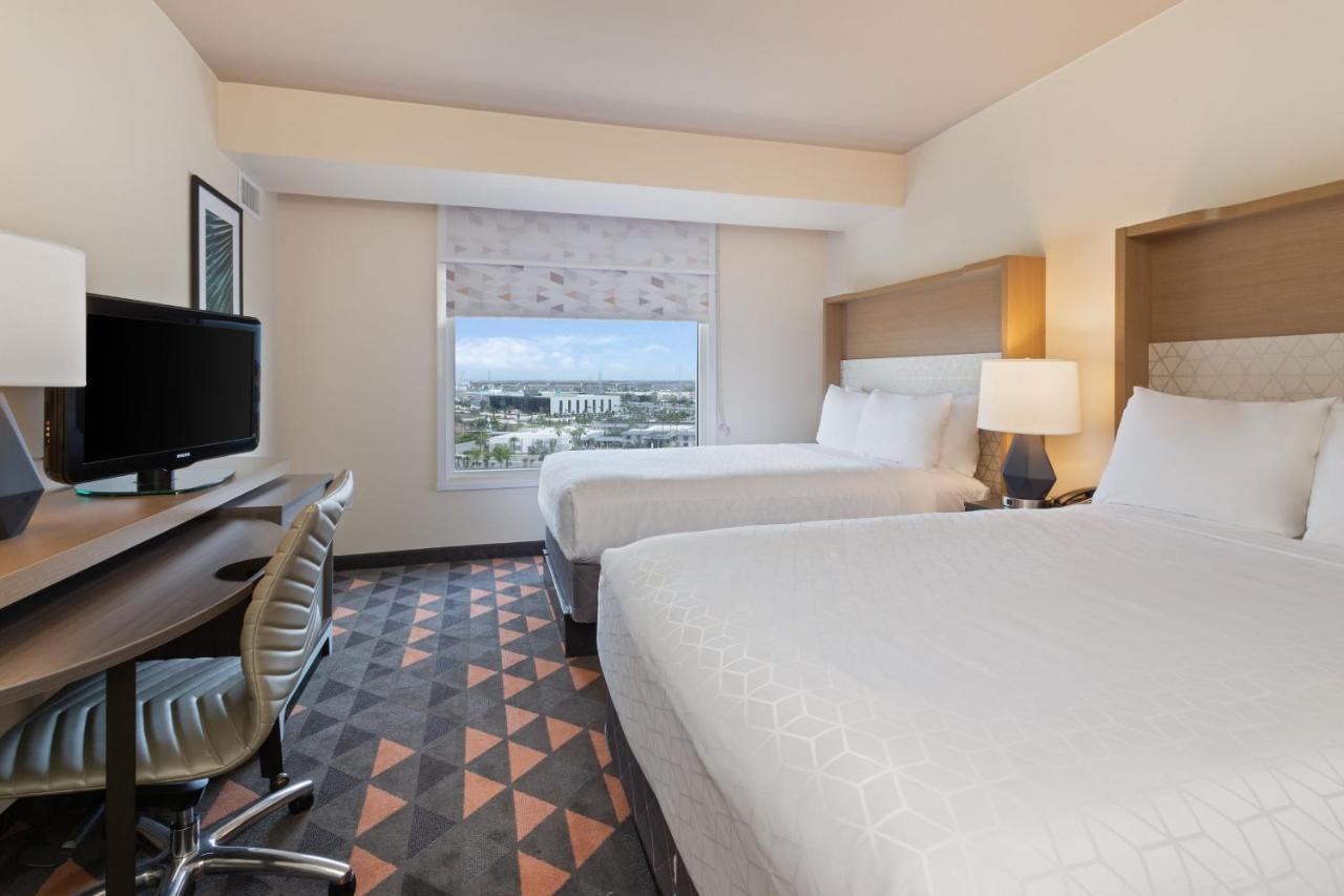 Holiday Inn & Suites Across From Universal Orlando By Ihg Exterior photo