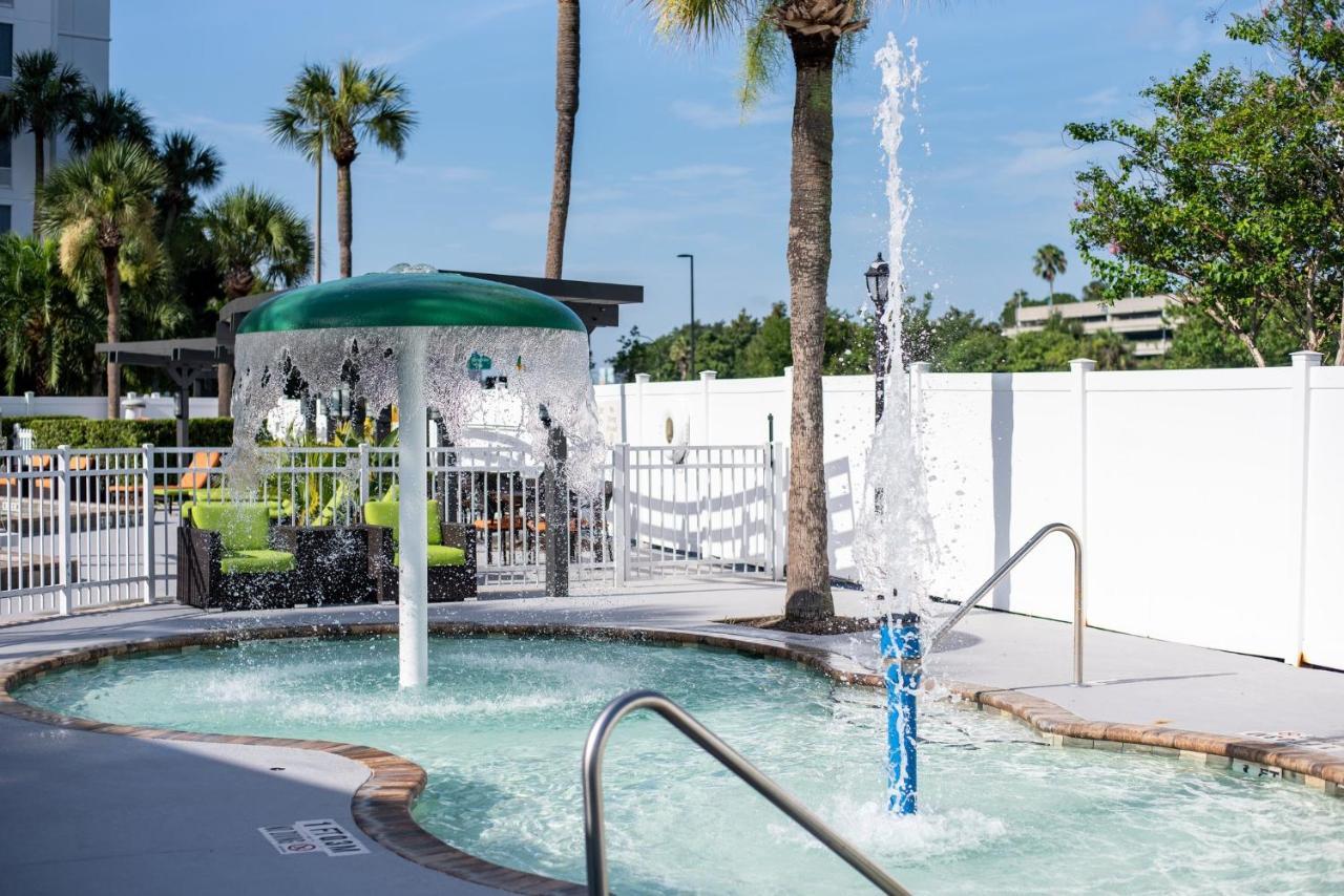 Holiday Inn & Suites Across From Universal Orlando By Ihg Exterior photo