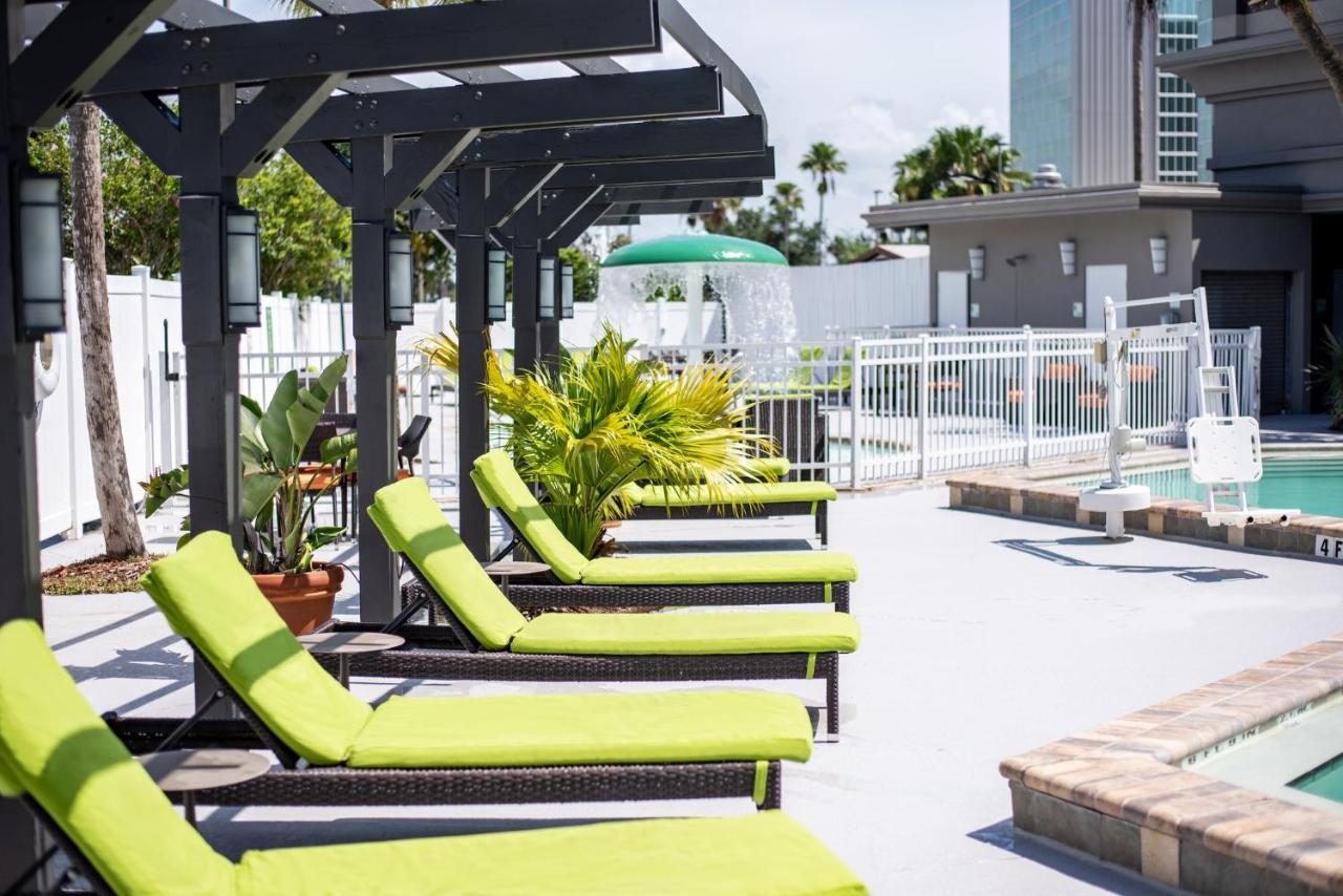 Holiday Inn & Suites Across From Universal Orlando By Ihg Exterior photo