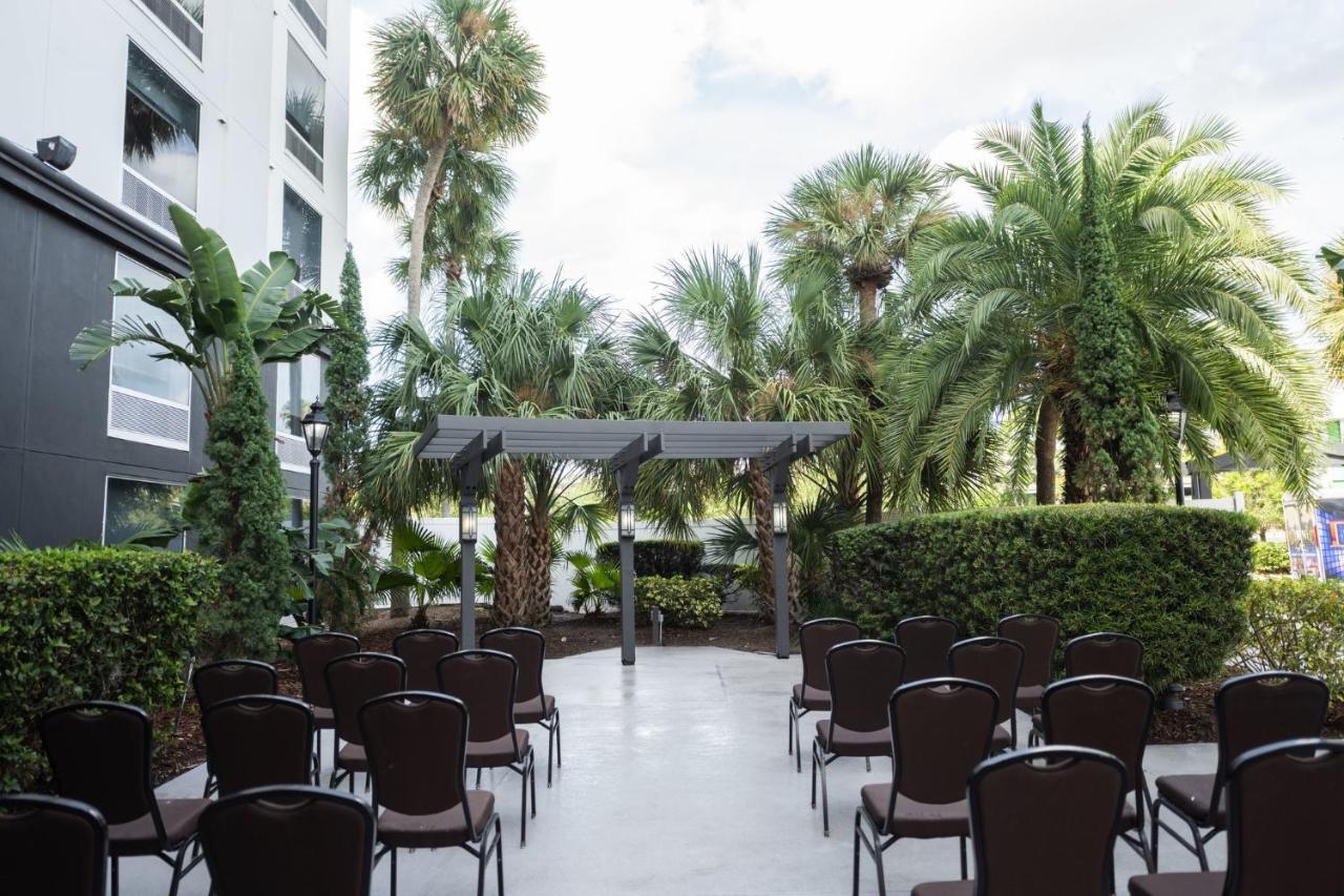 Holiday Inn & Suites Across From Universal Orlando By Ihg Exterior photo