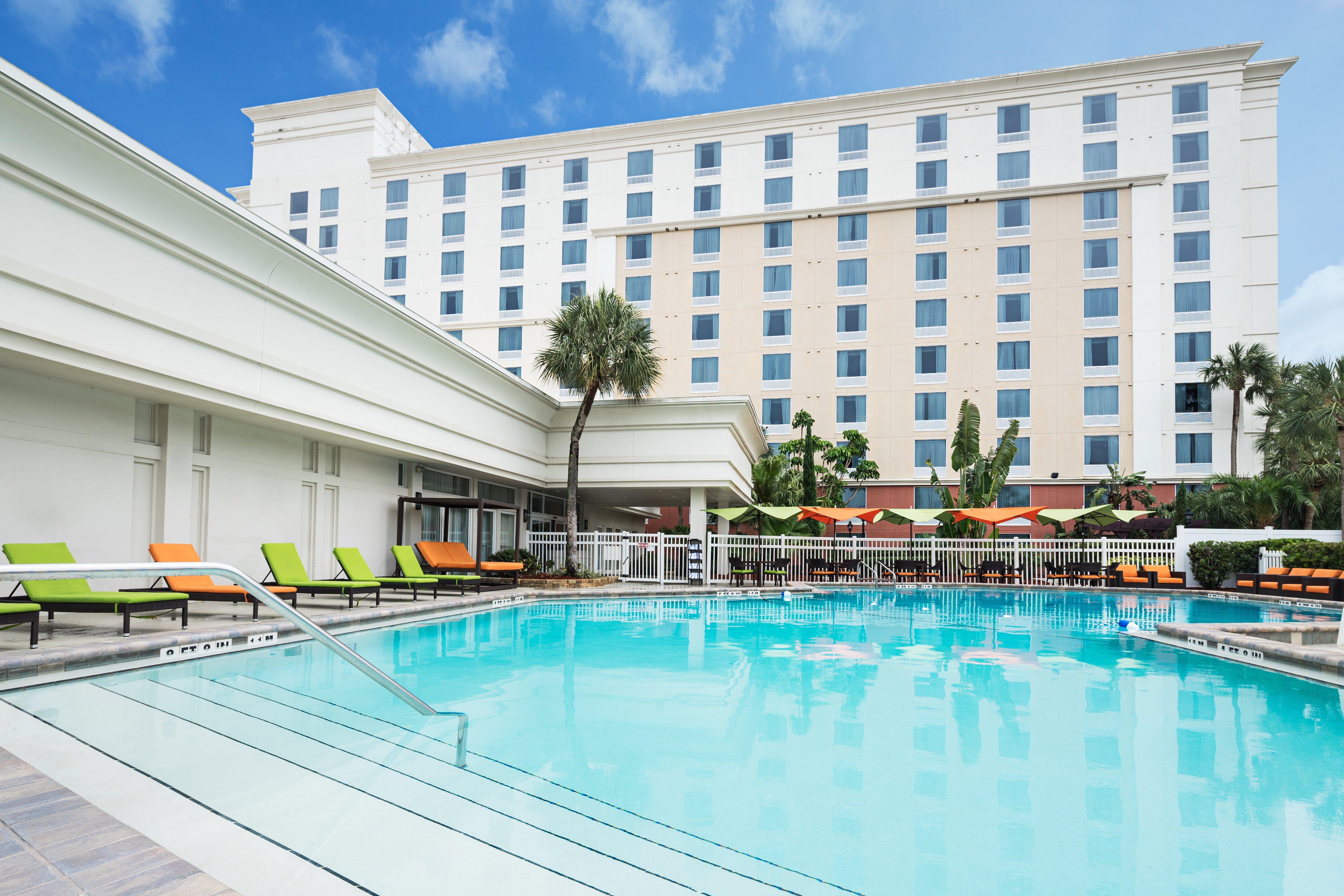 Holiday Inn & Suites Across From Universal Orlando By Ihg Exterior photo