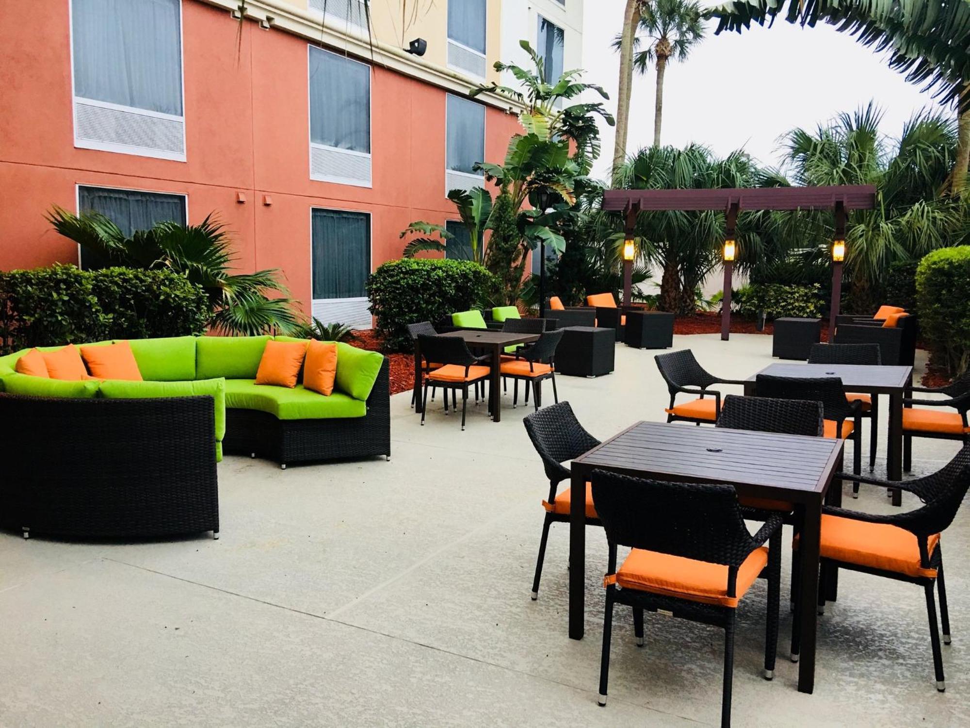 Holiday Inn & Suites Across From Universal Orlando By Ihg Exterior photo