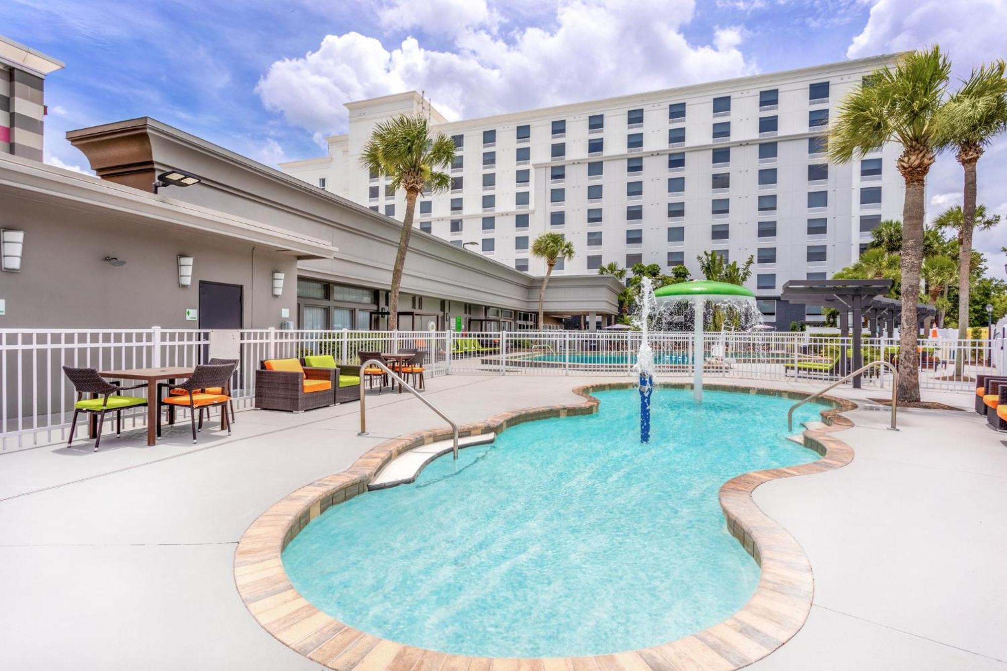 Holiday Inn & Suites Across From Universal Orlando By Ihg Exterior photo