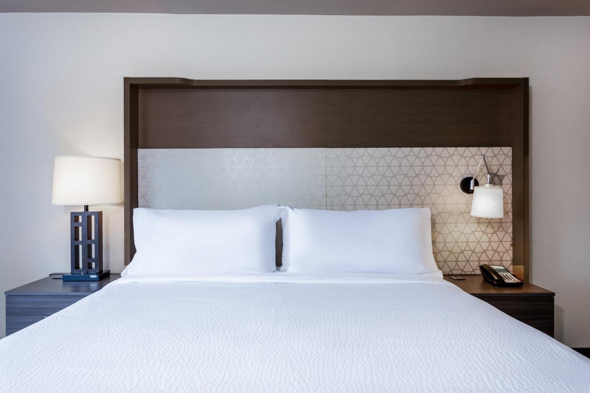 Holiday Inn & Suites Across From Universal Orlando By Ihg Exterior photo